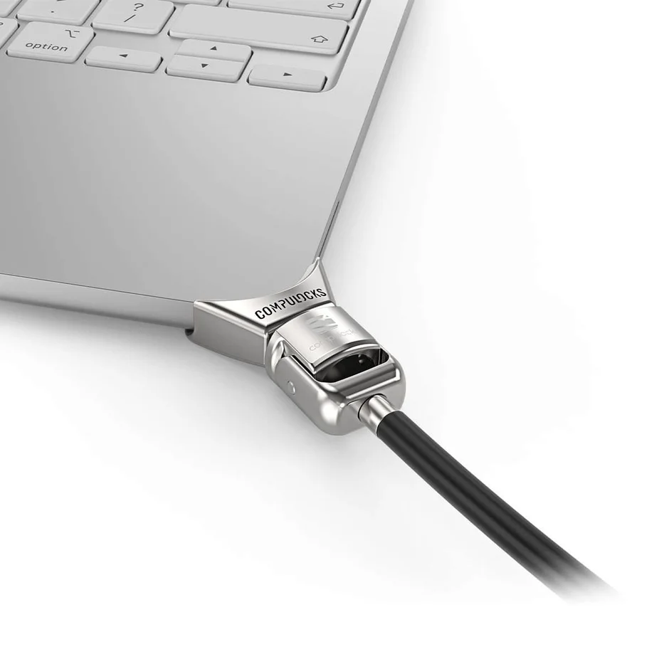 MacBookの側面に装着されたセキュリティロック
