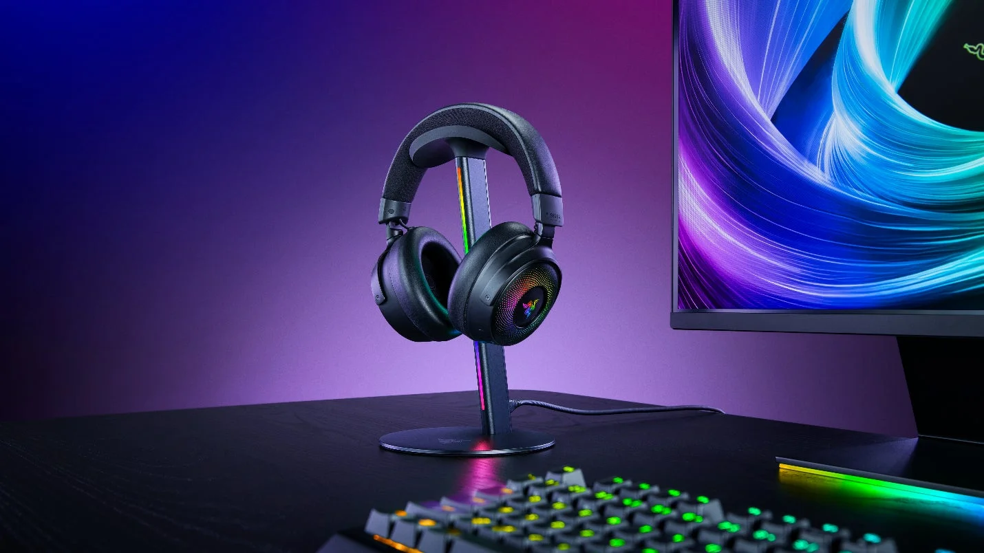 Razer Base Station V3 Chromaのあるゲーミングデスク