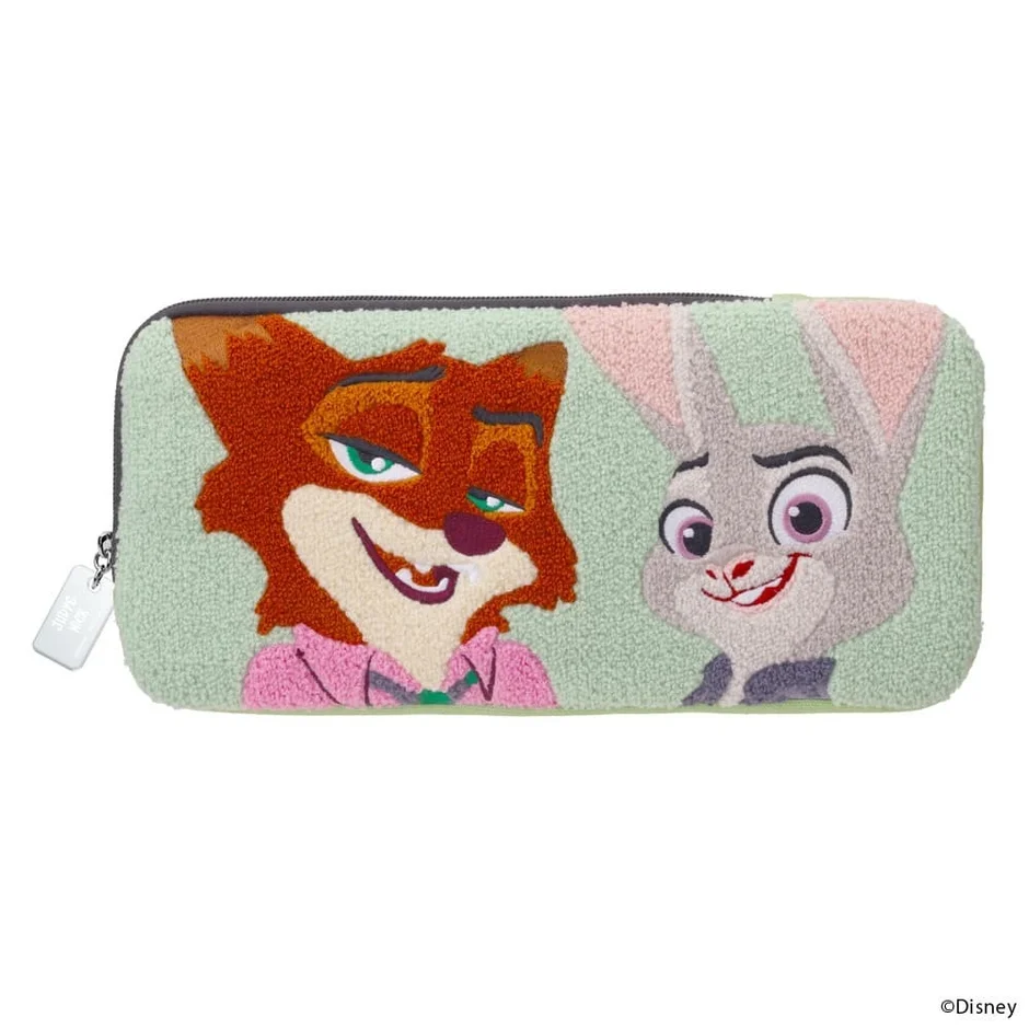 ディズニー映画『ズートピア』のキャラクター、ニックとジュディが刺繍されたライトグリーンのペンケースです。
