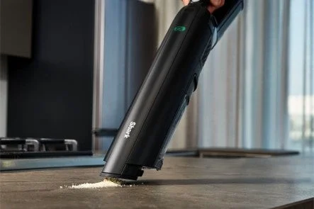 ハンディクリーナーとして使用する様子