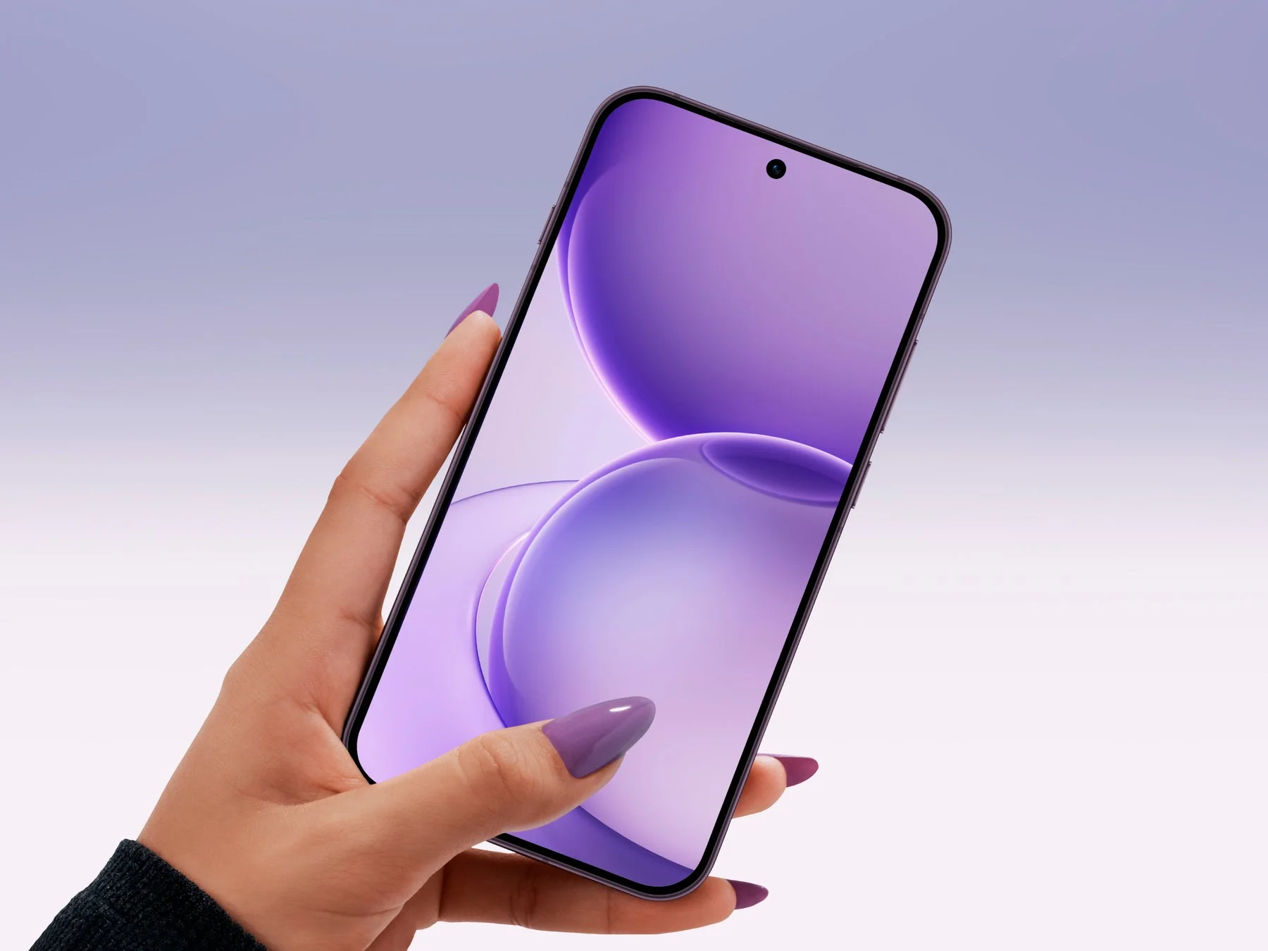 片手で操作するOPPO Reno16 5G