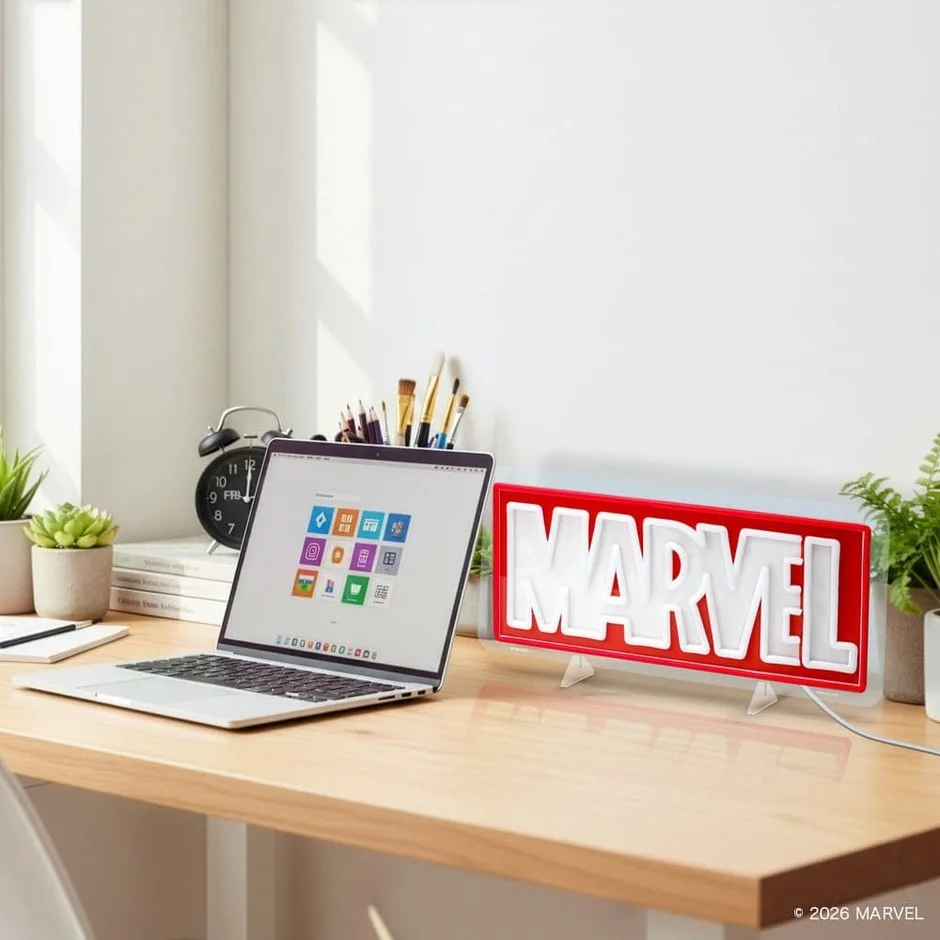 デスクに置かれたMARVELサインライト