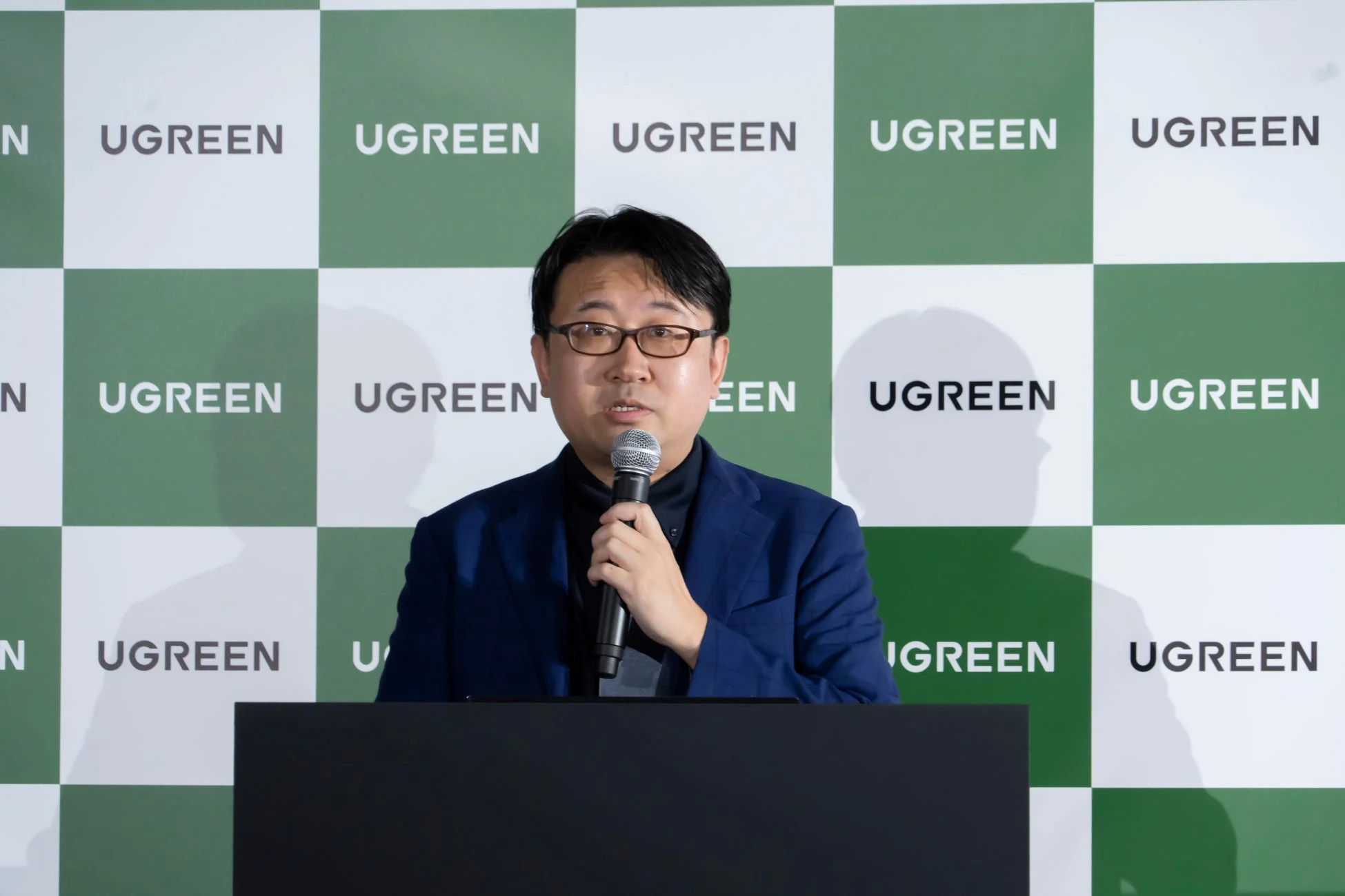 講演中の魏新宇氏