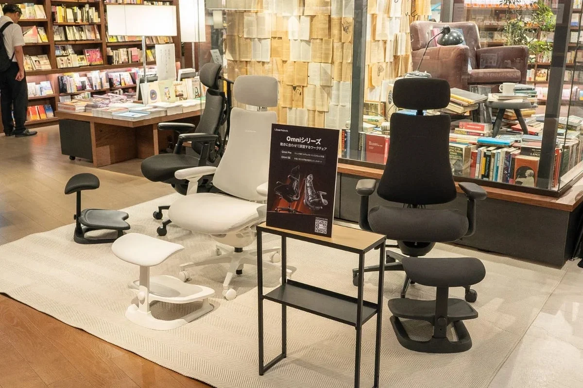 蔦屋書店に展示されているLiberNovo Omniシリーズ