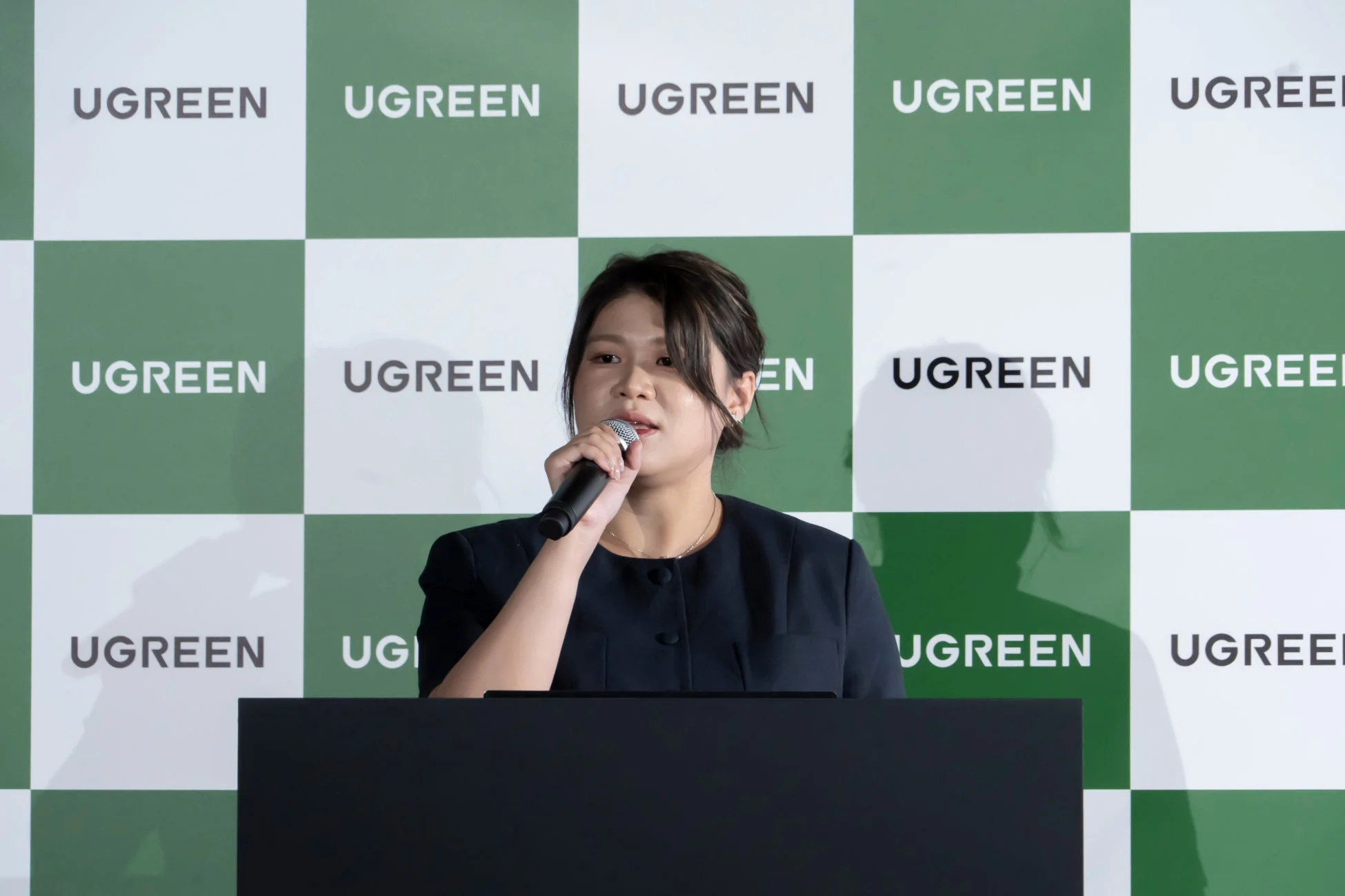 講演中のMay氏