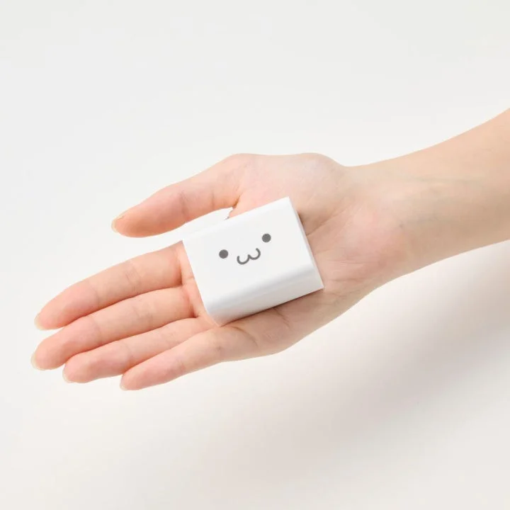 しろちゃん充電器を手に乗せた様子