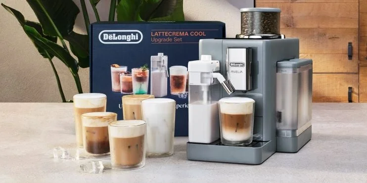 デロンギ リヴェリア 全自動コーヒーマシンと冷たいコーヒー