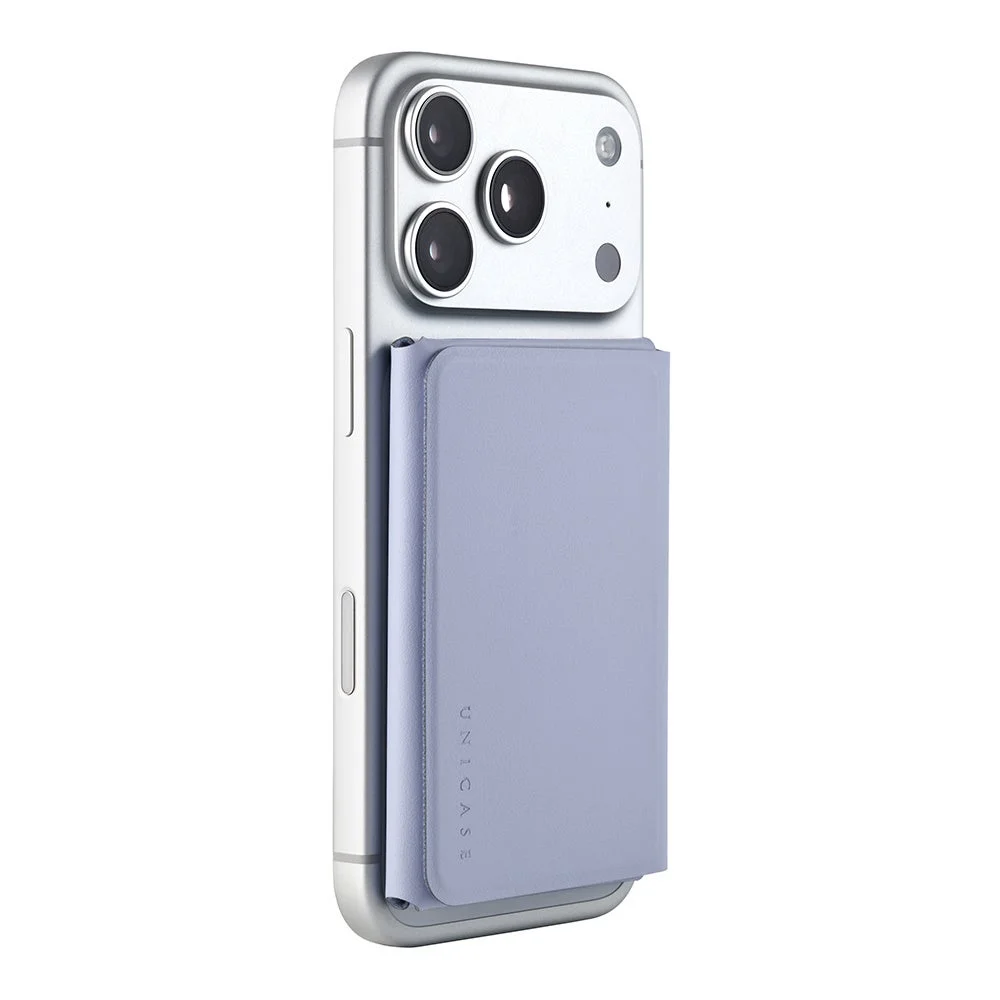 銀色のスマートフォンに、淡い紫色の「UNICASE」ロゴ入りウォレット型カードホルダーが装着されている商品のクローズアップ画像