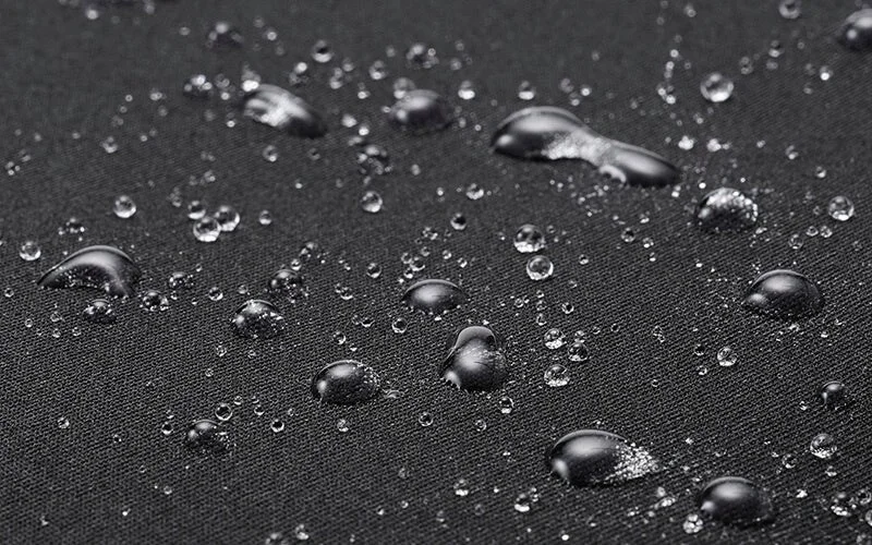 水滴が付着した撥水加工の生地